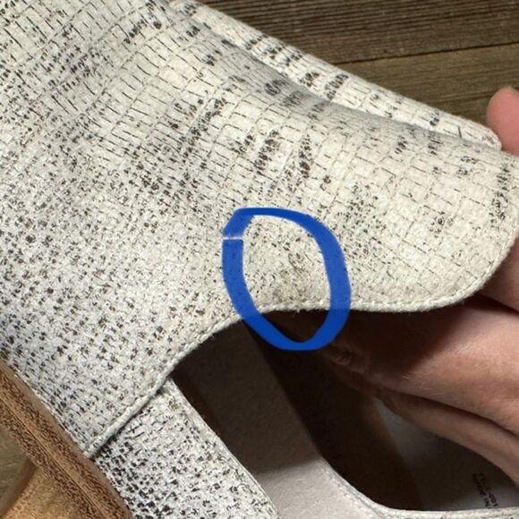 Chinese Laundry Fortune Bootie lizard/snakeskin print, pointed toe size 7. - Picture 11 of 11